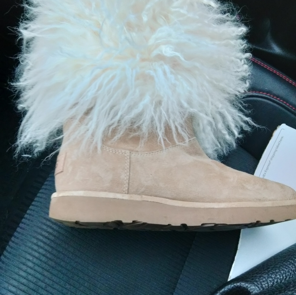Fluffy uggs - Picture 2 of 5